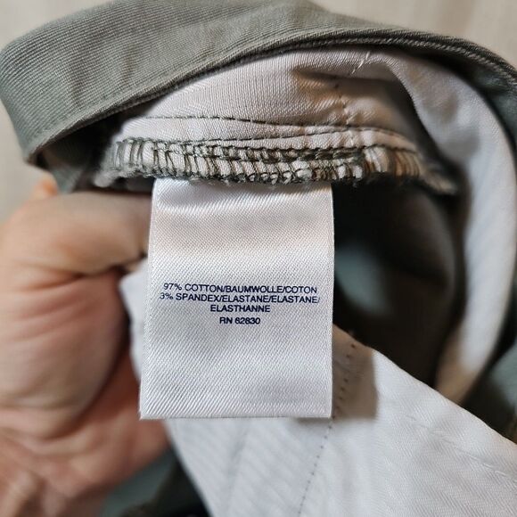 Lands End Olive Green Women's Olive Green Mid Rise Bermuda Length Shorts Size 16 - Picture 7 of 10